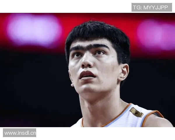 新疆队26号球员鲁吐布拉表现出色,被誉为新一代新疆篮球之星 新疆队26号球员鲁吐布拉表现出色,被誉为新一代新疆篮球之星